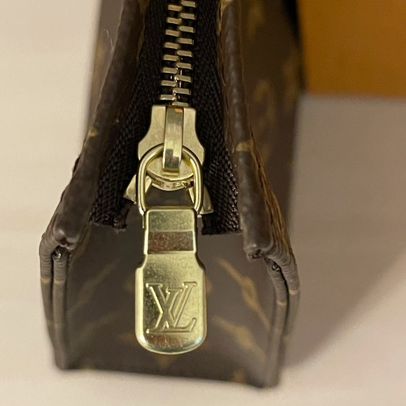 Louis Vuitton Toiletry 19 - Picture 6 of 13